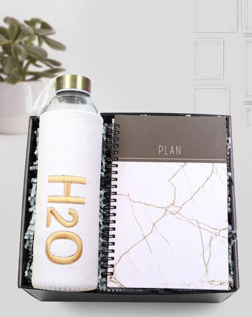Beyaz Mermer Desenli Defter & Peluş Kılıflı 600Ml Beyaz Renk Cam Matara Hediye Seti