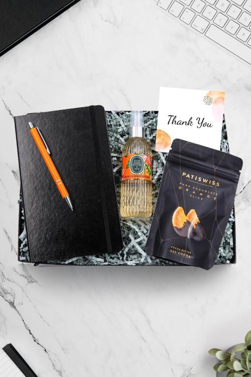 Siyah Defter & Gümüş Detaylı Turuncu Tükenmez Kalem & Patiswiss & Sprey Kolonya Hediye Seti