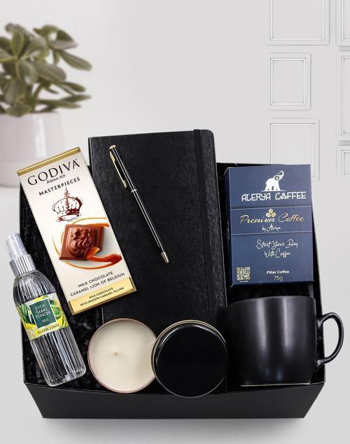 Siyah Defter-Siyah Kupa-Siyah Kalem-Sprey Kolonya-Mum-Godiva Çikolata-Alerya Kahve Hediye Seti