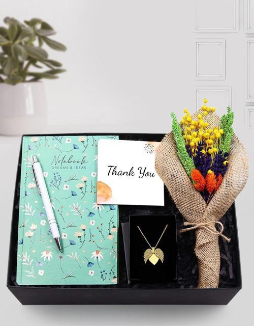 Melek Kanatlı Kolye & Yeşil Çiçekli Defter & Çiçek Buketi & Gümüş Detaylı Beyaz Kalem Hediye Seti