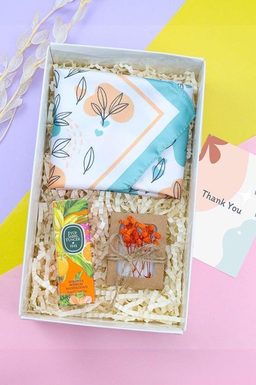 Yaprak Detaylı Fular & Mini Kolonya & Özel Kutulu Mini Sabun Hediye Seti