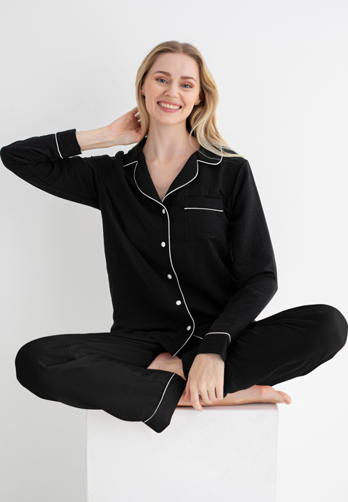 Kadın Aerobin Pijama Takımı – Siyah & Açık Pembe, Düğmeli Cep ve Biyeli Manşet Detaylı