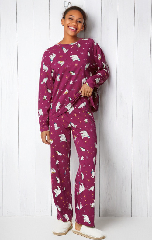 Kadın Mürdüm Pijama Takımı – Kutup Ayısı Deseni, Bisiklet Yaka, Rahat ve Modern | DOFİ
