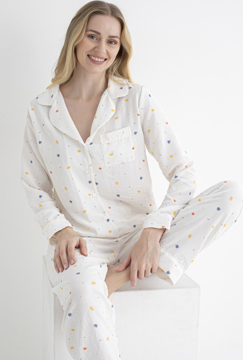 Kadın Ekru Renkli Fırça Desenli Pijama Takımı – Uzun Kollu, Düğmeli, Aerobin Kumaş