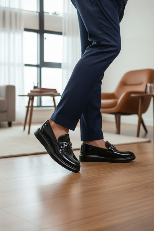 Enoch Hakiki Deri Siyah Metal Aksesuarlı Erkek Comfort Loafer