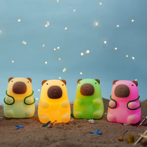 Sevimli Capybara Yeşil Sulufet Dokunmatik Renk Değiştiren Dekoratif Hediyelik Masa Ve Gece Lambası