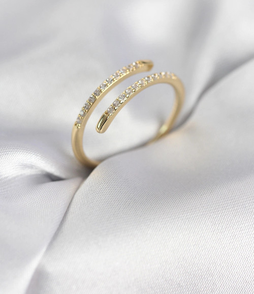 Gold Renk Yılan Kuyruk Model Zirkon Taşlı Kadın Yüzük