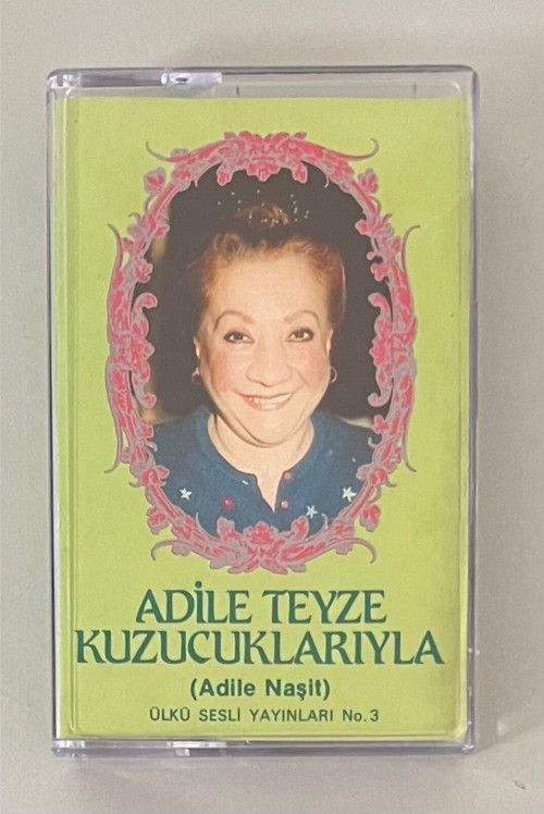 Adile Teyze (Adile Naşit) Kuzucuklarıyla Kaset (Orijinal Dönem Kağıt Baskı Kaset)