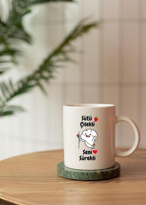 Quby Desen Baskılı Sütü Çilekli Seni Sürekli Yazılı Kişiye Özel Isim Yazılı Seramik Kupa Bardak