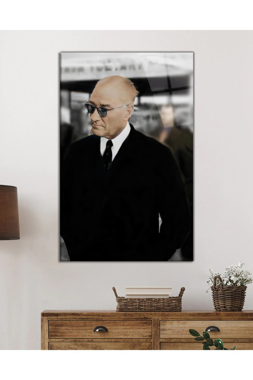 Takım Elbiseli Atatürk Portresi Cam Tablo Darbelere Dayanıklı Kırılmaz Temperli