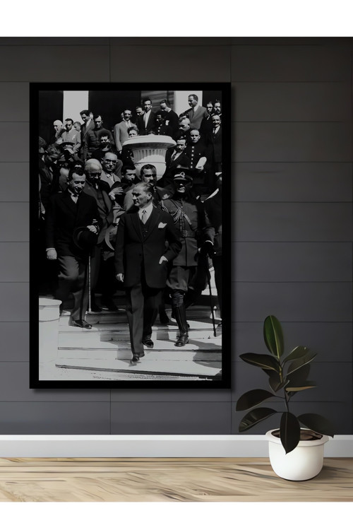 Çerçeve Görünümlü Mustafa Kemal Atatürk Tarihi An Ahşap Dekoratif Tablo