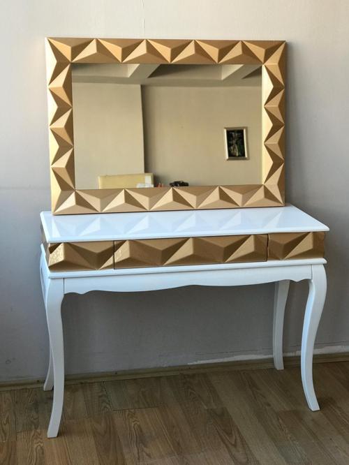  Dresuar 18215 PİRAMİT Model Parlak Gold  Beyaz Ahşp Kayn Aslan Avangart El yapım