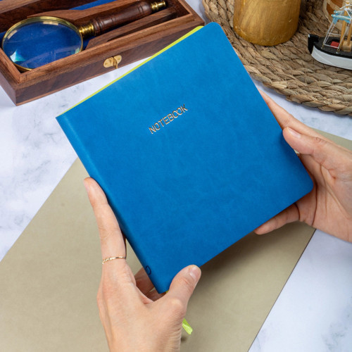 16,5x16,5 cm Mavi Yumuşak Deri Kapak Noktalı Tarihsiz Dikişli Not Okul Defteri