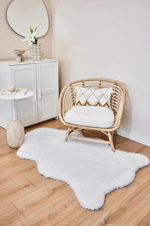 Apex Reiki Beyaz Peluş Post Şekilli Halı