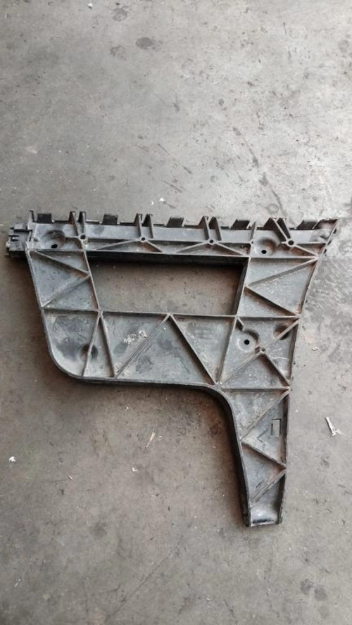 Audi A3 Ön Tampon Demiri Al9703 (Oem No: 8L0807109F)