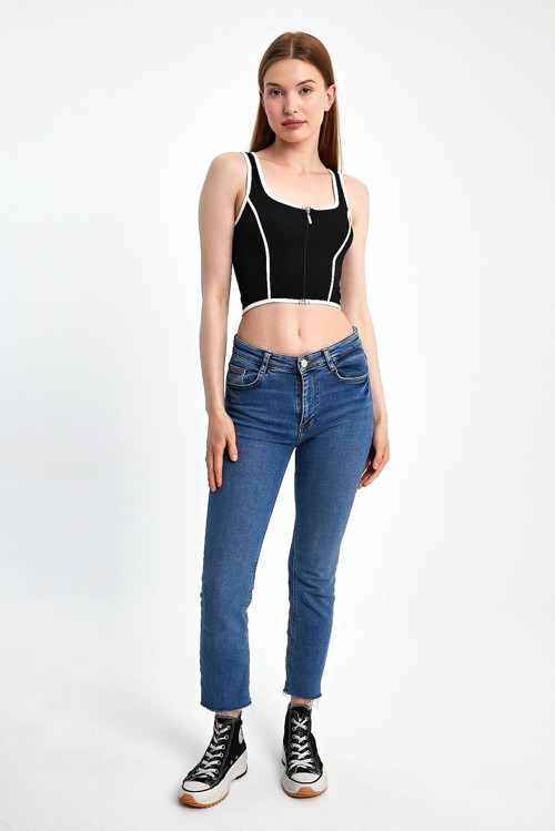 Ön Fermuarlı Kontrast Biyeli Rib Crop Atlet – Esnek Kumaş, Modern ve Trend Tasarım