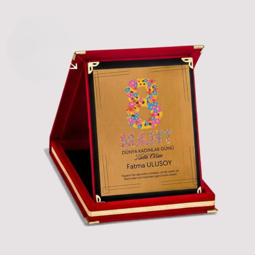 Kişiye Özel 8 Mart Dünya Kadınlar Günü Plaketi – Kadife Kutulu Teşekkür ve Anı Ödülü