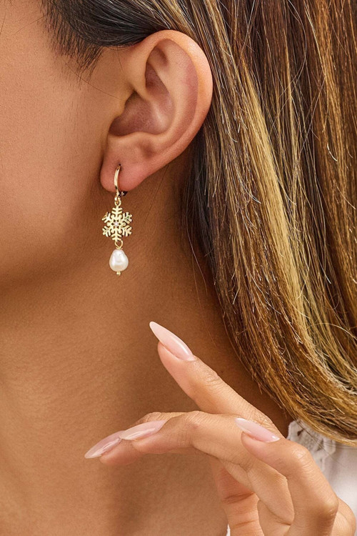 Kar Tanesi Figürlü İnci Sallantılı 18 K Altın Kaplama Küpe