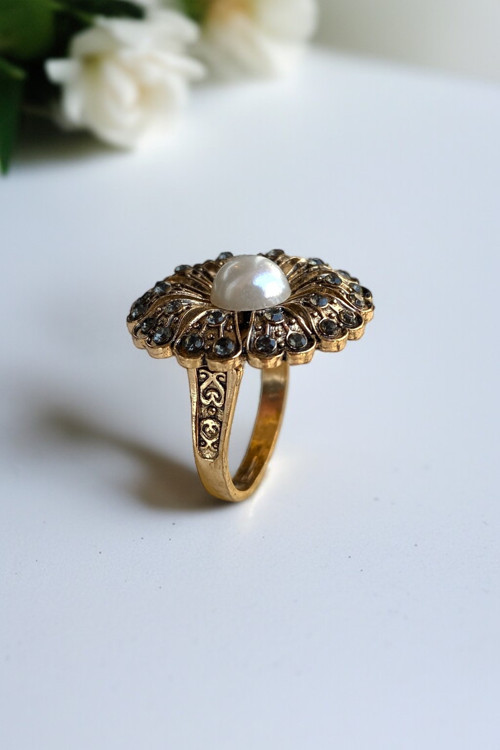 Black Diamond Taşlı İnci Çiçek Yüzük