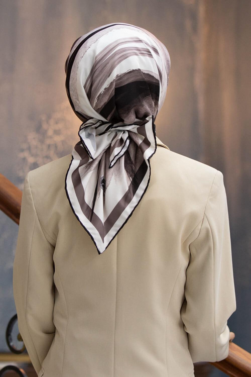 Twill Fırça Desenli Siyah - Krem Renkli 90x90 Eşarp (İpek İçermez) Kenar Dikiş Şekli El Dikişli