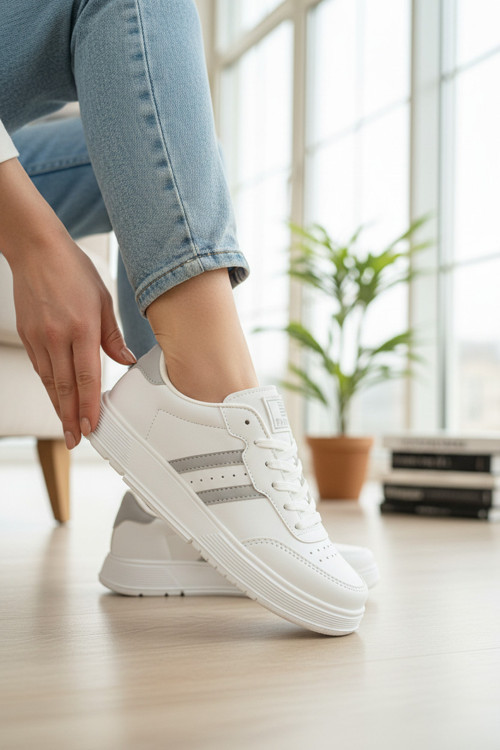 Kadın Spor Ayakkabı Delikli Detaylı Ve Hafif Comfort Düz Tabanlı Günlük Sneaker