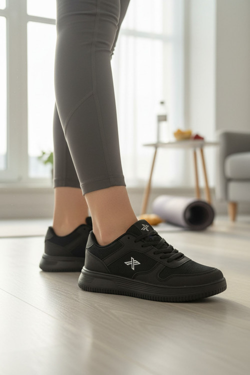 Kadın Spor Ayakkabı Amblem İşlemeli Fileli Düz Tabanlı Sneaker Spor