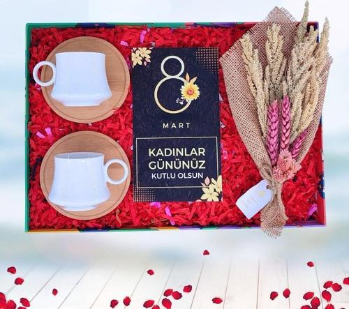 Bir Fincan Kahve Temalı 8 Mart Kadınlar Günü Hediyesi
