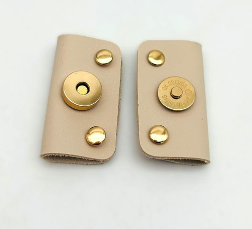 Bej Suni Derili Troklu Mıknatıslı Çıtçıt Light Gold Metalli