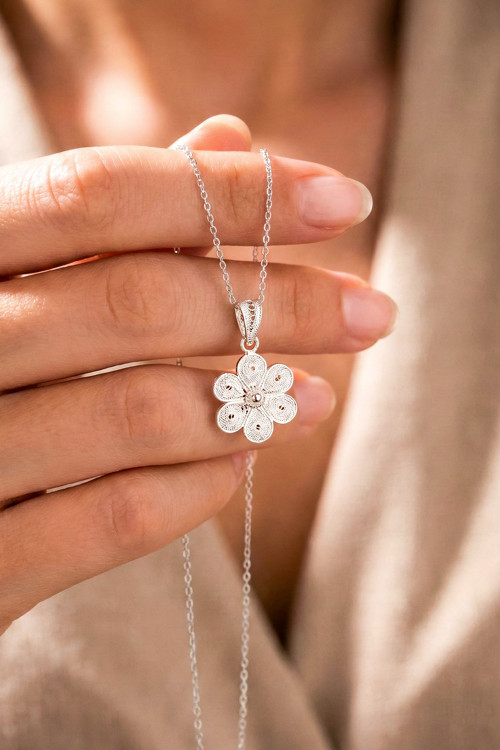 925 Ayar Gümüş Papatya Çiçeği Elişi Midyat Telkari Kolye ST414