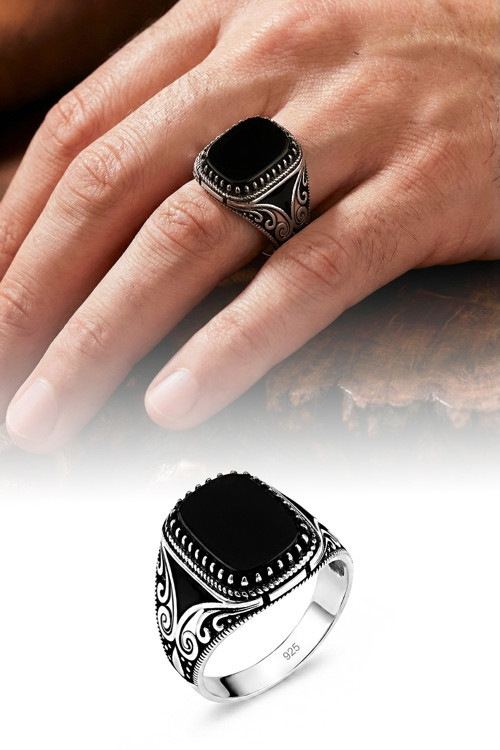 925 Ayar Gümüş Oniks Taşlı İşlemeli Erkek Yüzük ST407