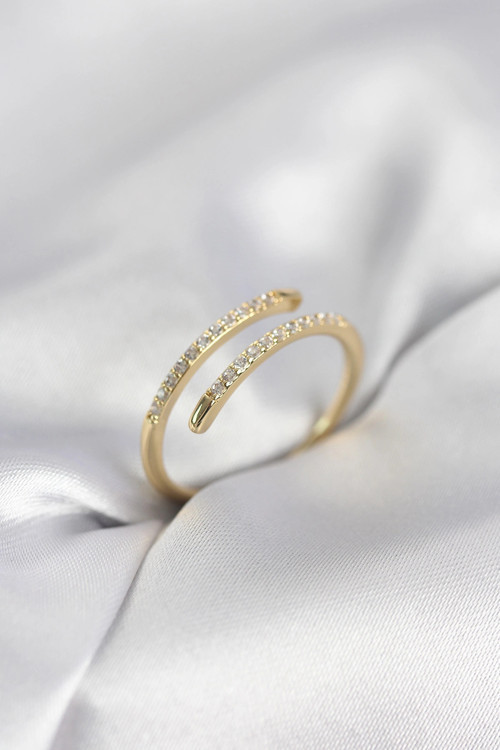Gold Renk Yılan Kuyruk Model Zirkon Taşlı Kadın Yüzük