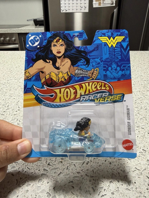 RacerVerse DC Wonder Woman Metal Model Araba 1:64