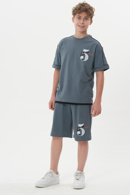 Erkek Çocuk Slate Mavi Grafik Baskılı T-Shirt ve Şort Seti – Nefes Alabilir, Rahat Yaz Takımı