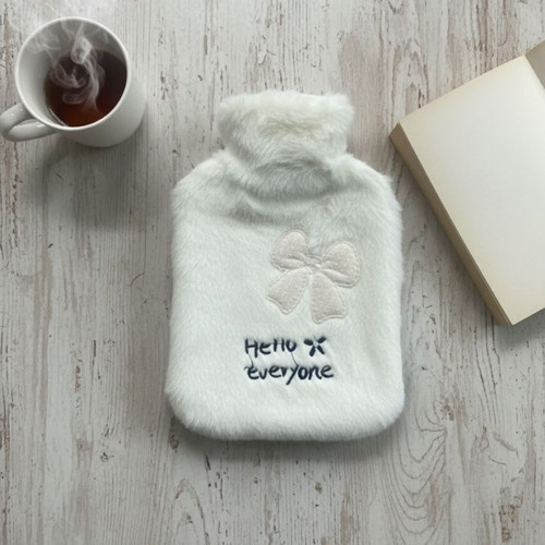 Hello Everyone Yazılı Kurdeleli Beyaz Peluş Sıcak Su Torbası 1 Lt – Yumuşak Kılıf, Uzun S�