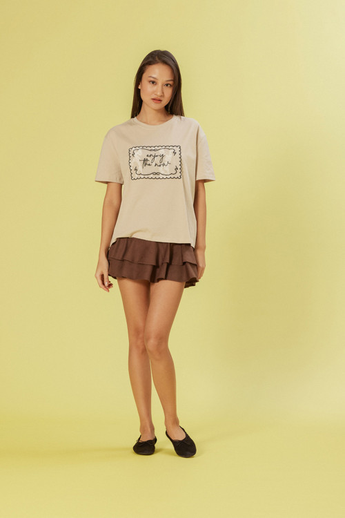 ORGANZE NAKIŞ DETAYLI T-SHIRT