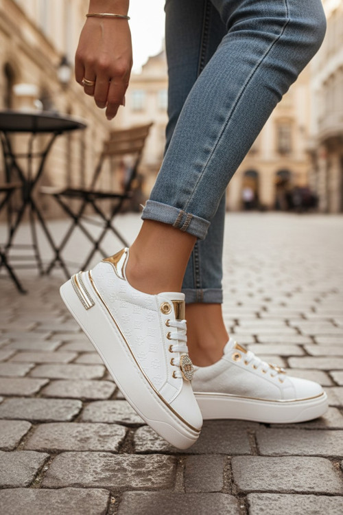 Gold Detaylı Kabartma Dokulu ve Işıltılı Amblem Aksesuarlı Kadın Sneaker
