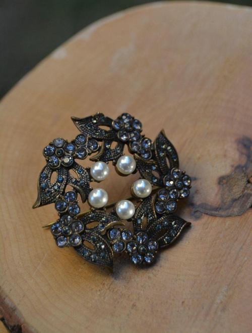 Kadın Jewellery Zirkon Taşlı Broş Bronz ve İnci Beyaz