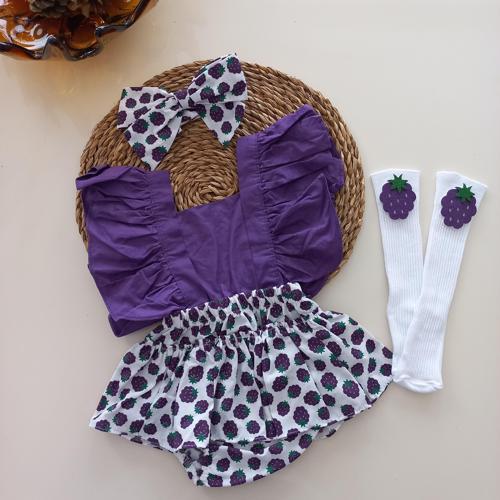 Kız Bebek Lila Böğürtlen Desenli Salopet Bandana ve Beyaz Figürlü Çorap Set