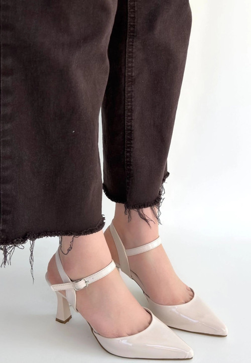 Bej Rugan Topuklu Ayakkabı