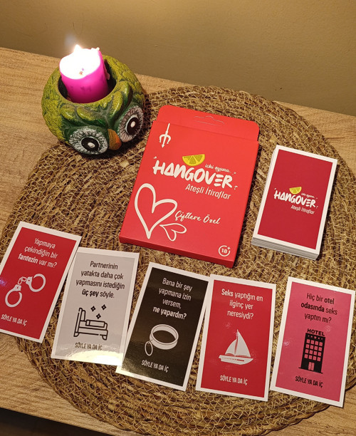 Hangover İçki Oyunu - Kese Hediyeli 45 Kart | Çiftler İçin Eğlenceli Kart Oyunu