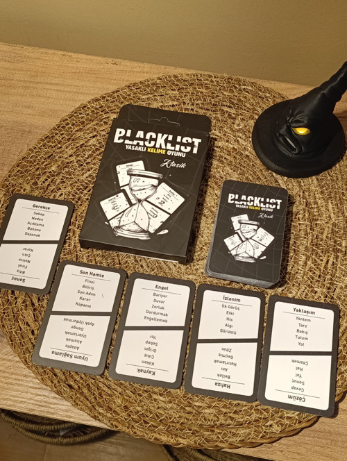 Blacklist Yasaklı Kelime Oyunu Klasik Versiyon – Kese Hediyeli 50 Kart | Eğlenceli Grup & Parti Oyunu