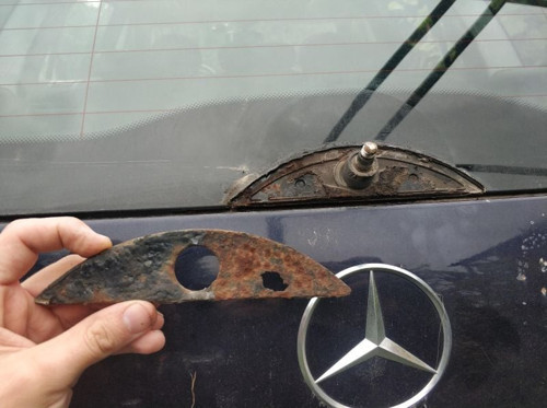 Mercedes w211 ARKA SİLECEK KAPAĞI- 4982852