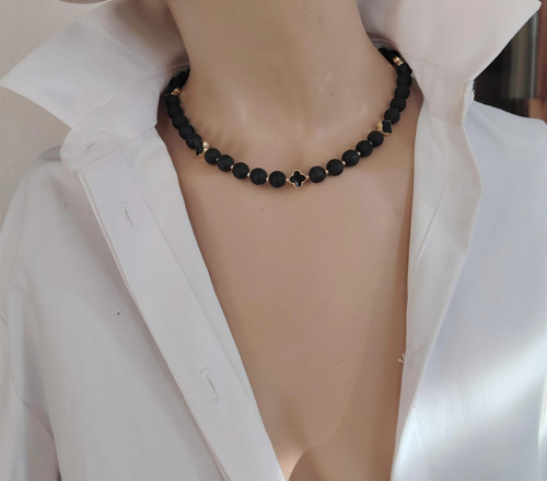Luna Yonca Detaylı Lav Taşı Choker Doğal Taş Kolye