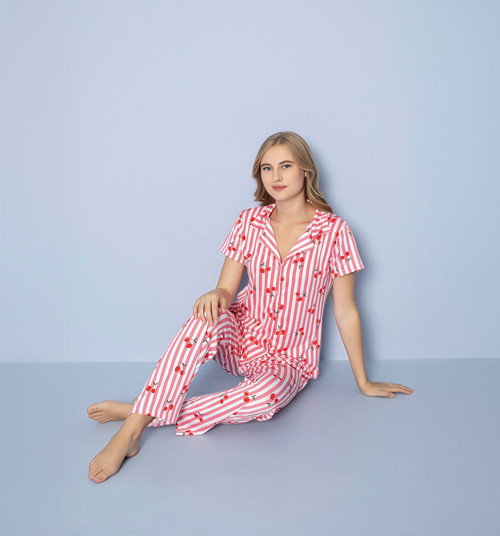 Kadın Çizgili Kiraz Desenli Pijama Takımı – Düğmeli Üst Pantolon Rahat Ev Giyim Seti