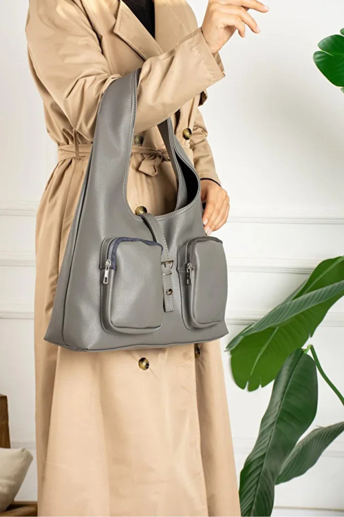 İsador Cepli Sivra Toka Detaylı Fermuarlı Çift Cepli Omuz Çantası