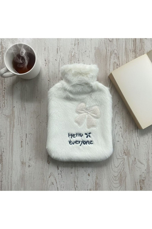 Hello Everyone Yazılı Kurdeleli Beyaz Peluş Sıcak Su Torbası 1 Lt – Yumuşak Kılıf, Uzun Süre Sıcak T
