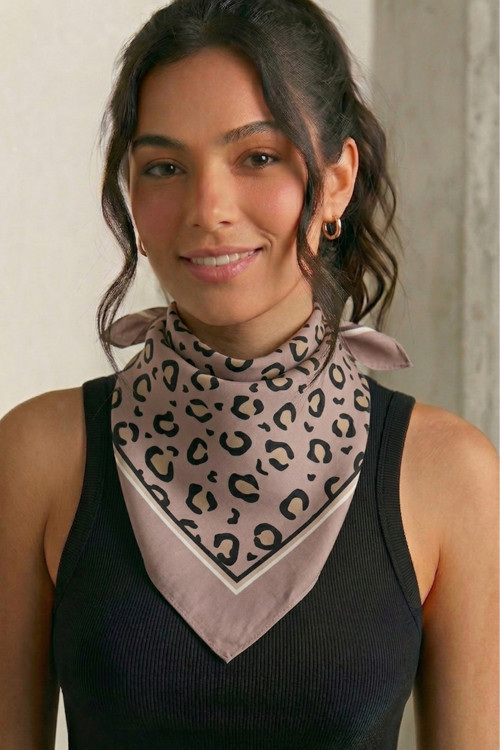 LEOPAR DESENLİ SATEN PAMUKLU BANDANA