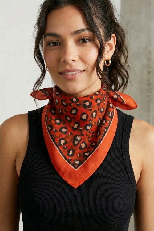 LEOPAR DESENLİ SATEN PAMUKLU BANDANA