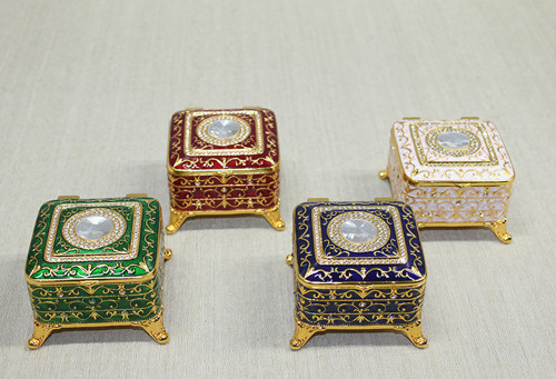 Taşlı Kutu