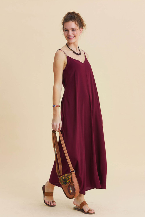 Geniş Yaka İnce Askılı Uzun Elbise